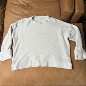 Women’s White Soft Sweater Size Large